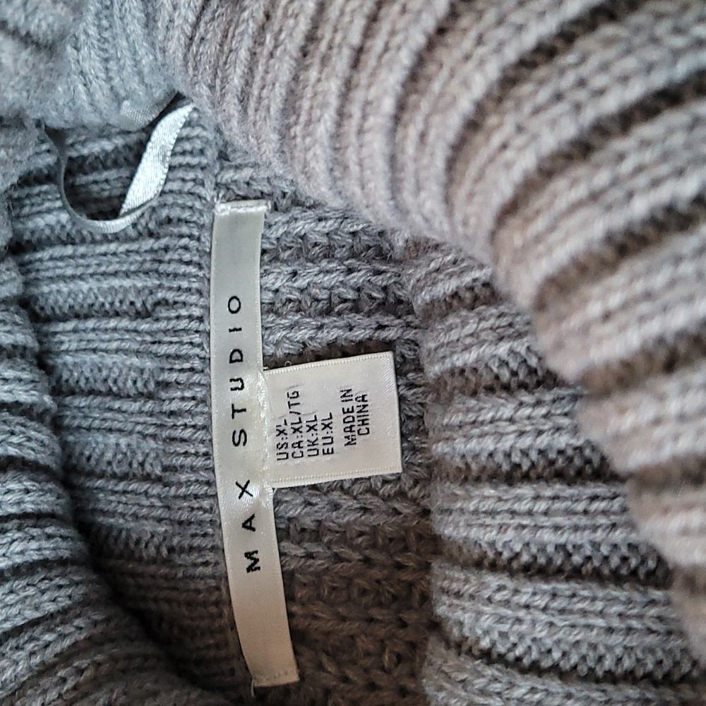 Ribbed Turtleneck Sweater - Picture 3 of 8